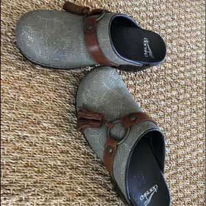 Dansko mule clogs - like new!!!